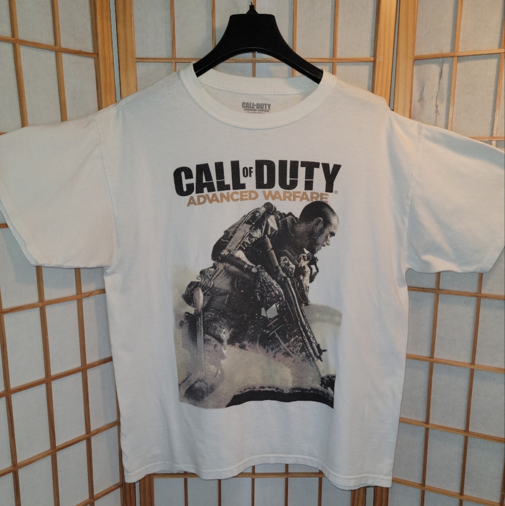 CALL OF DUTY T-SHIRT  size large